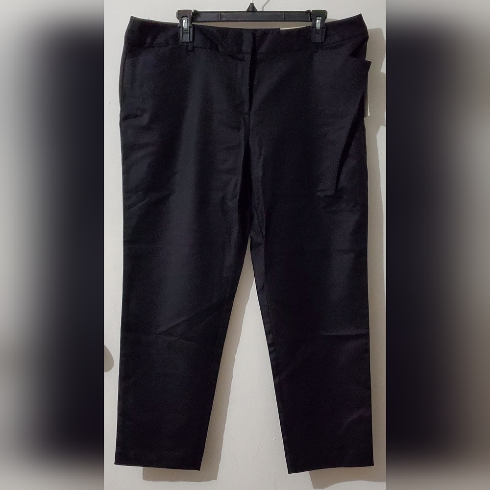 Liz Clayborne Collection, Women's Emma Black Pants. NWT